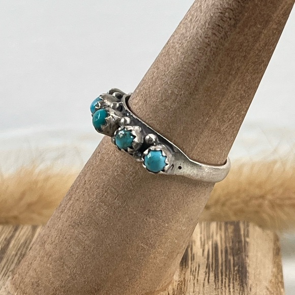 Solid 925 Sterling Silver Half Eternity Band Mohave Turquoise Gemstone Size 7.5 - Picture 4 of 10